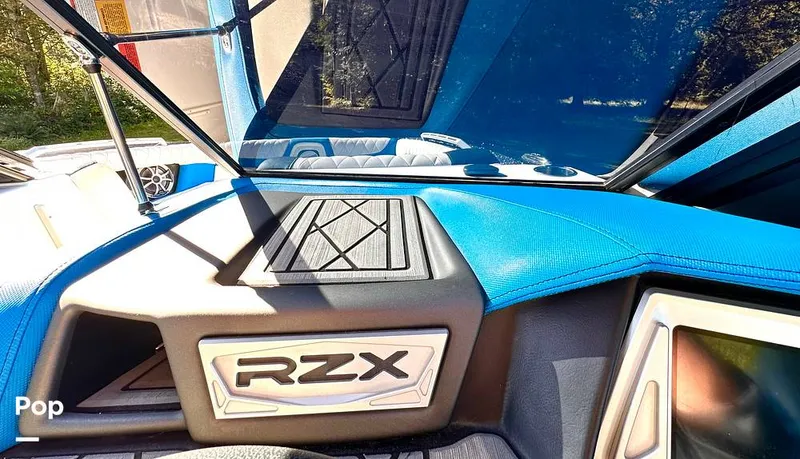 Slide: The Image of Tige RZX2 2018 - 14745929