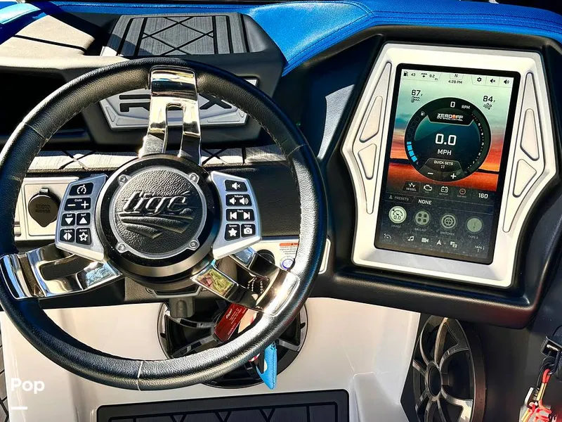 Slide: The Image of Tige RZX2 2018 - 14745918