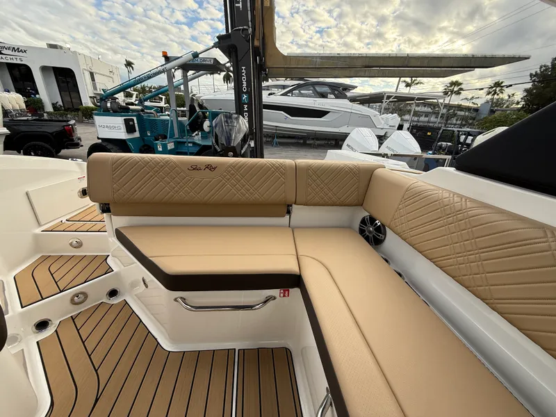 Slide: The Image of Sea Ray SDX 270 Outboard 2026 - 12