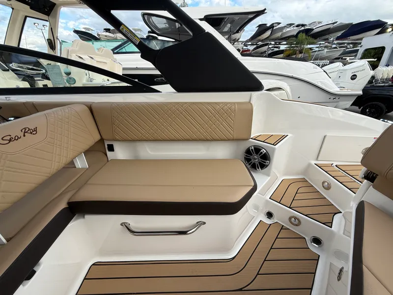 Slide: The Image of Sea Ray SDX 270 Outboard 2026 - 13
