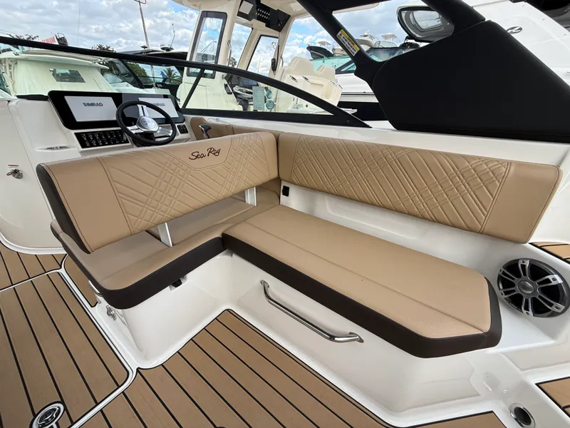 Slide: The Image of Sea Ray SDX 270 Outboard 2026 - 14