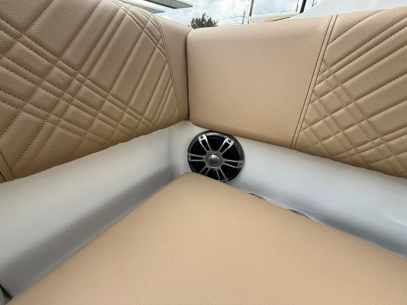 Slide: The Image of Sea Ray SDX 270 Outboard 2026 - 16