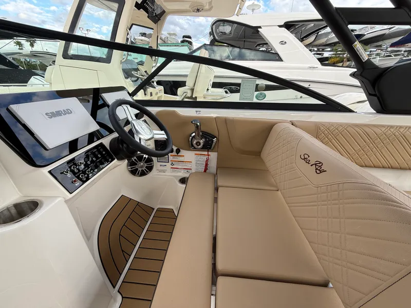 Slide: The Image of Sea Ray SDX 270 Outboard 2026 - 17