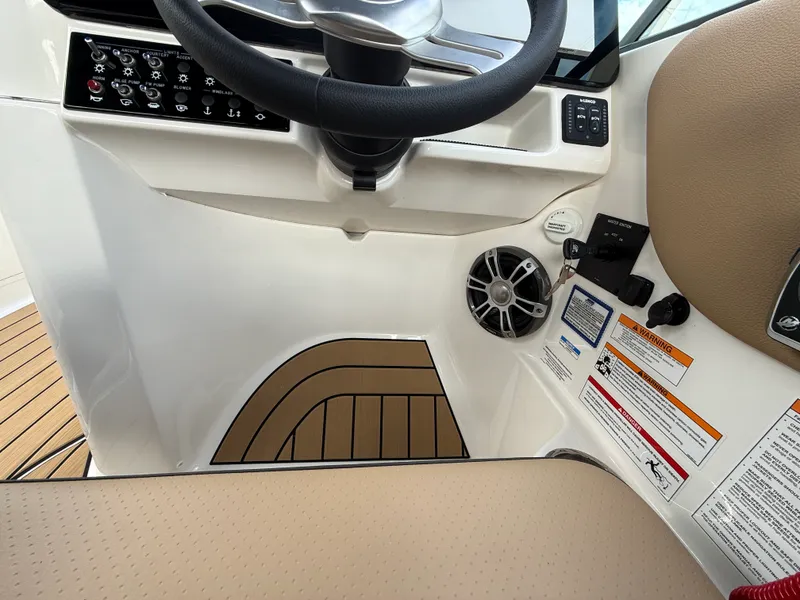 Slide: The Image of Sea Ray SDX 270 Outboard 2026 - 21