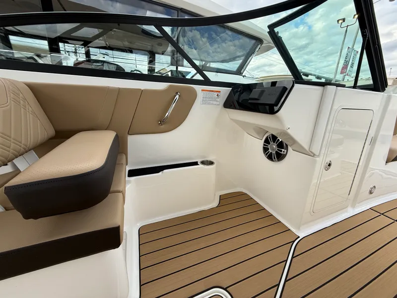 Slide: The Image of Sea Ray SDX 270 Outboard 2026 - 22