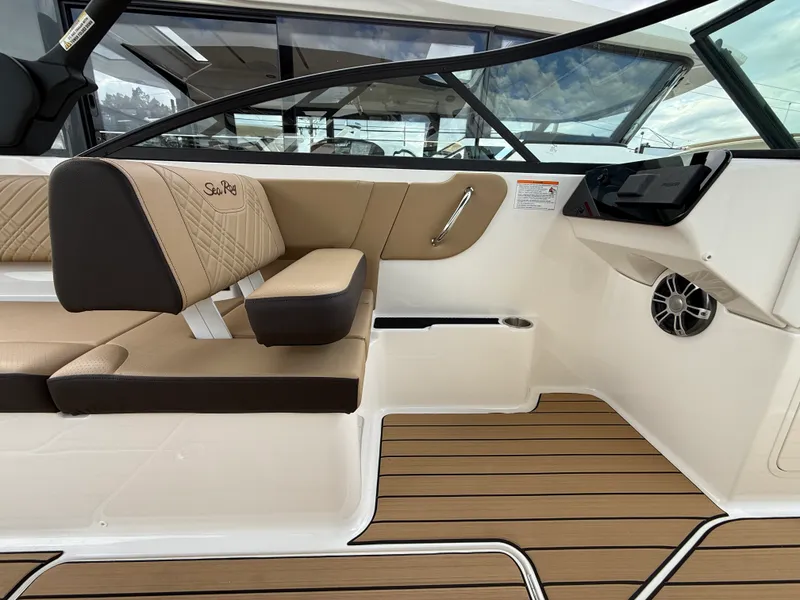 Slide: The Image of Sea Ray SDX 270 Outboard 2026 - 23