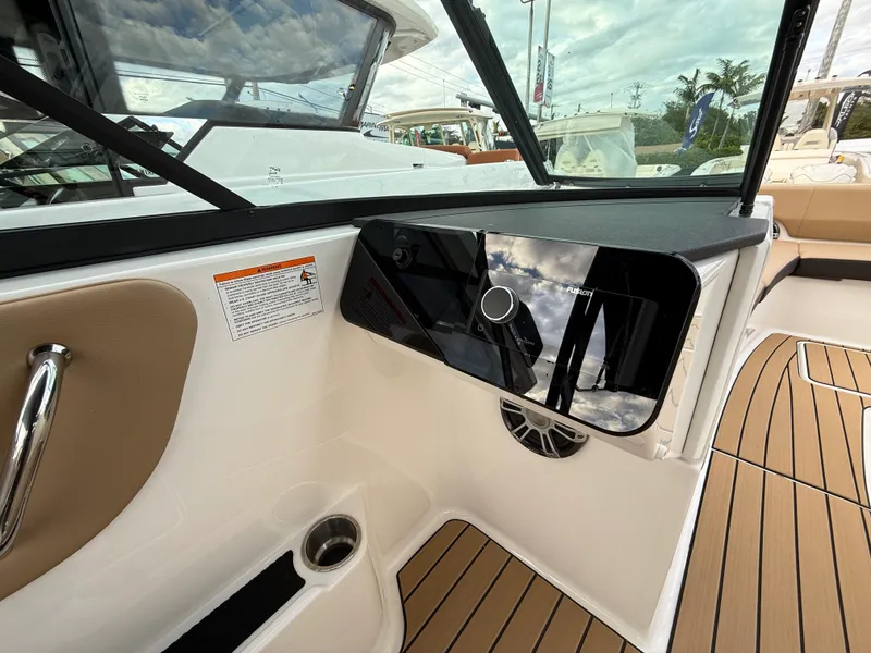 Slide: The Image of Sea Ray SDX 270 Outboard 2026 - 24