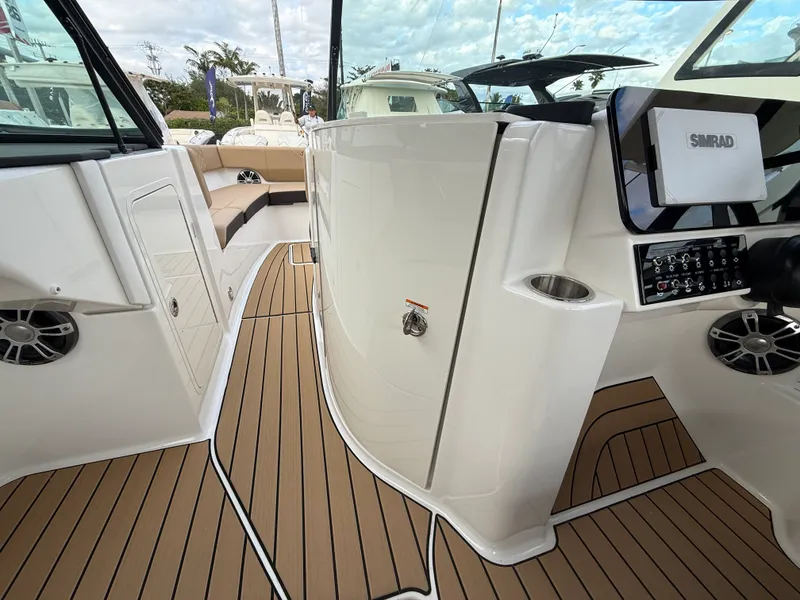 Slide: The Image of Sea Ray SDX 270 Outboard 2026 - 26