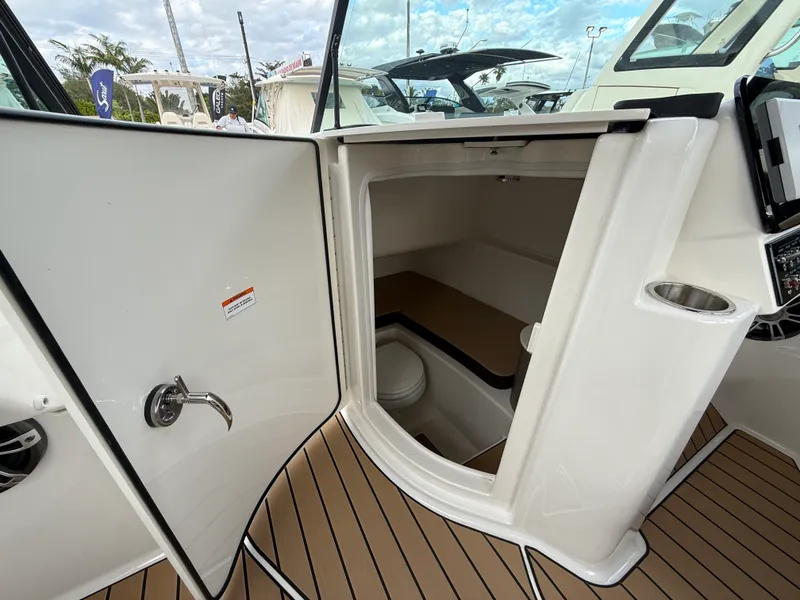 Slide: The Image of Sea Ray SDX 270 Outboard 2026 - 27