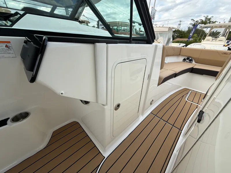 Slide: The Image of Sea Ray SDX 270 Outboard 2026 - 28