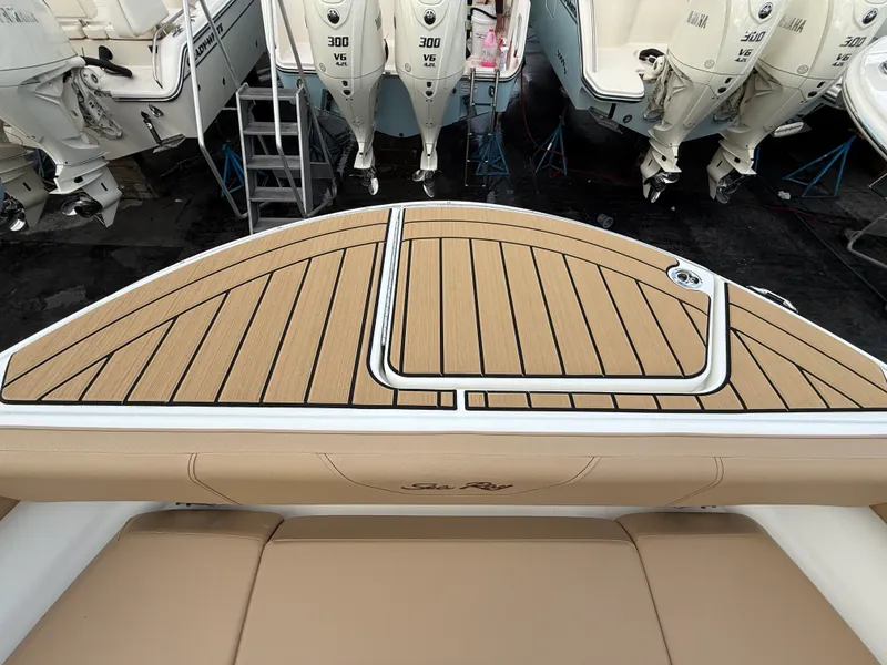 Slide: The Image of Sea Ray SDX 270 Outboard 2026 - 31