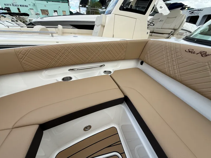 Slide: The Image of Sea Ray SDX 270 Outboard 2026 - 34