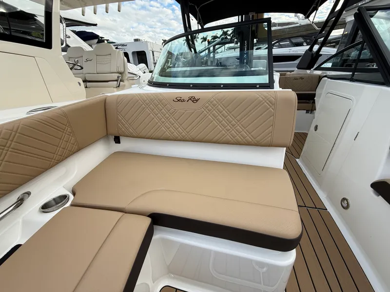 Slide: The Image of Sea Ray SDX 270 Outboard 2026 - 35