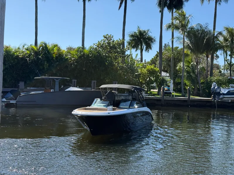 Slide: The Image of Sea Ray SDX 270 Outboard 2026 - 4