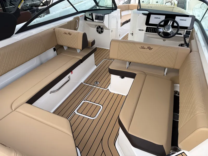 Slide: The Image of Sea Ray SDX 270 Outboard 2026 - 6