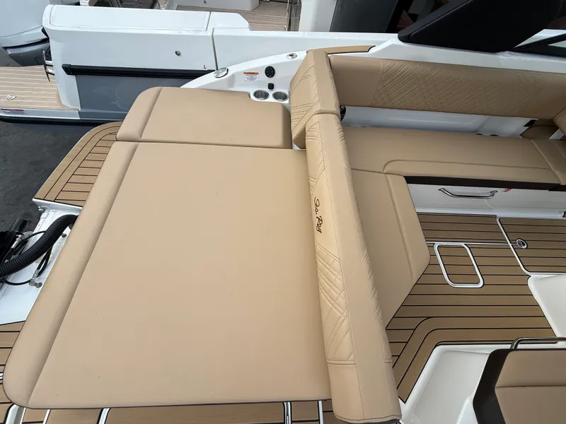 Slide: The Image of Sea Ray SDX 270 Outboard 2026 - 7