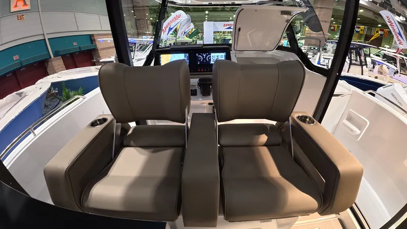 Slide: The Image of Cruisers Yachts 38 VTR EC 2026 - 15