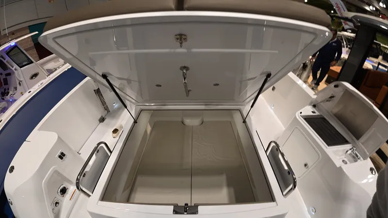 Slide: The Image of Cruisers Yachts 38 VTR EC 2026 - 4