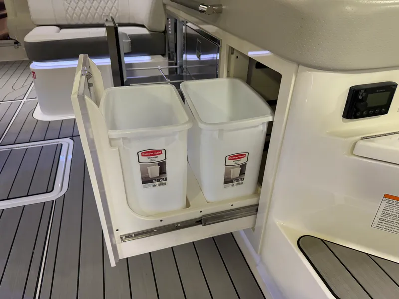 Slide: The Image of Sea Ray SLX 400 2026 - 11