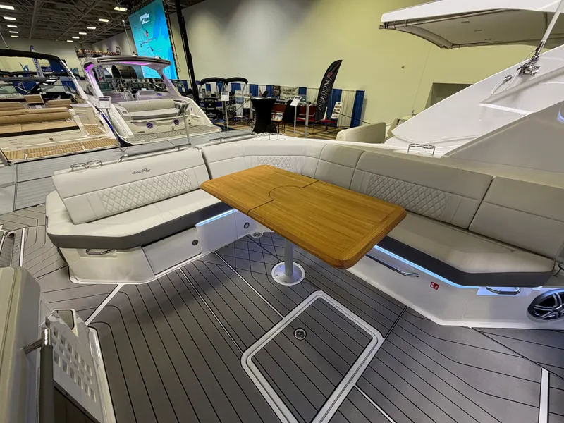 Slide: The Image of Sea Ray SLX 400 2026 - 13