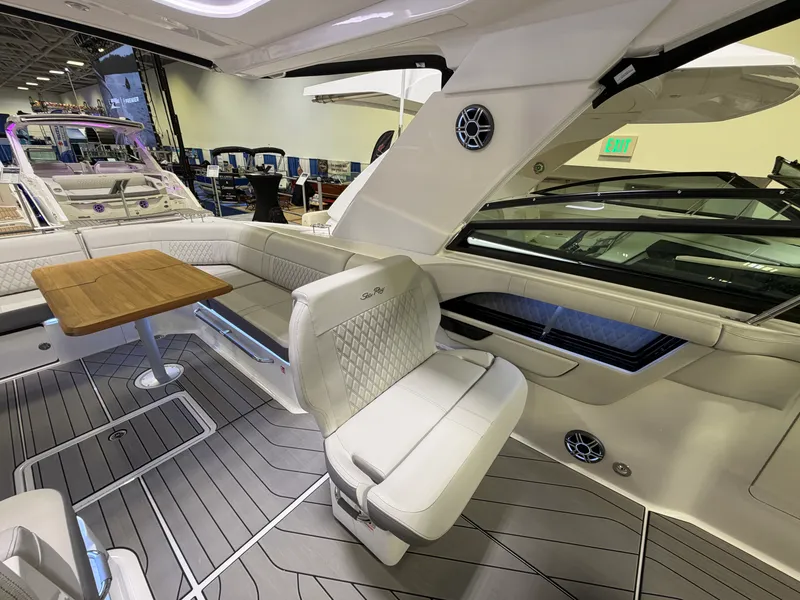 Slide: The Image of Sea Ray SLX 400 2026 - 15
