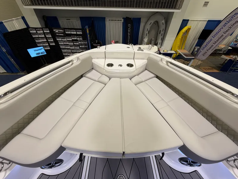 Slide: The Image of Sea Ray SLX 400 2026 - 43