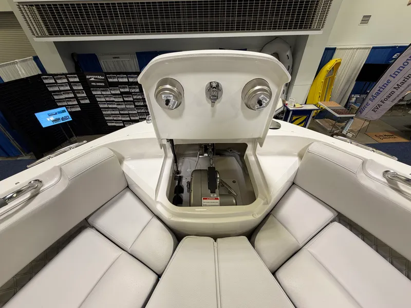 Slide: The Image of Sea Ray SLX 400 2026 - 44