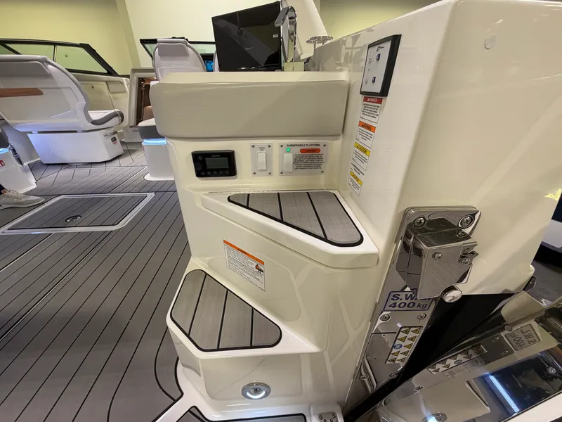 Slide: The Image of Sea Ray SLX 400 2026 - 7