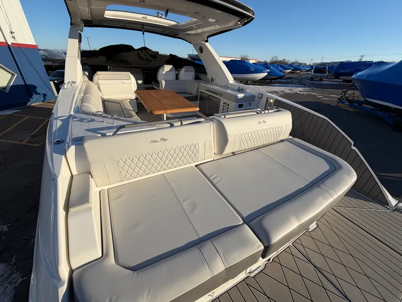 Slide: The Image of Sea Ray SLX 400 2026 - 8