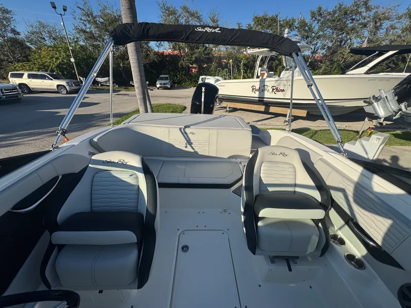 Slide: The Image of Sea Ray SPX 190 OUTBOARD 2021 - 11