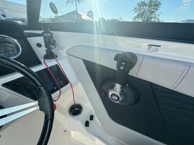 Slide: The Image of Sea Ray SPX 190 OUTBOARD 2021 - 16