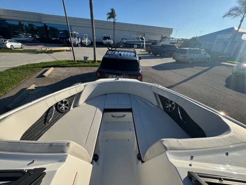 Slide: The Image of Sea Ray SPX 190 OUTBOARD 2021 - 18