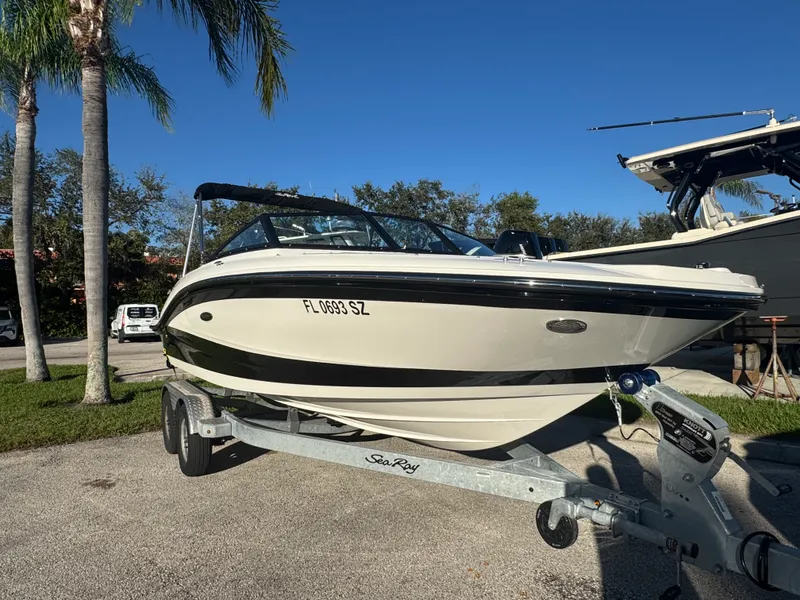 Slide: The Image of Sea Ray SPX 190 OUTBOARD 2021 - 2