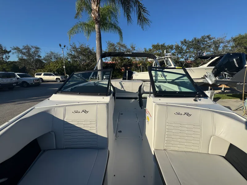 Slide: The Image of Sea Ray SPX 190 OUTBOARD 2021 - 21