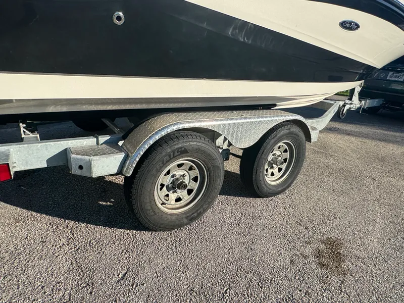 Slide: The Image of Sea Ray SPX 190 OUTBOARD 2021 - 4