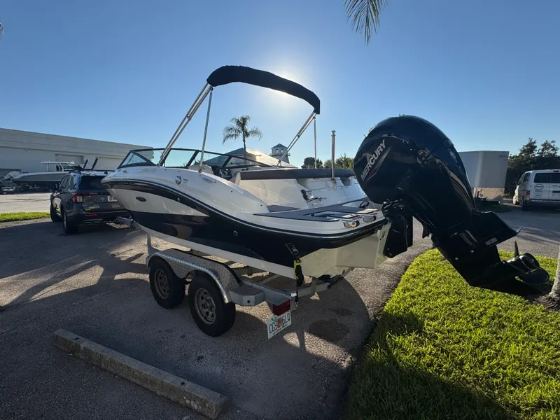 Slide: The Image of Sea Ray SPX 190 OUTBOARD 2021 - 5