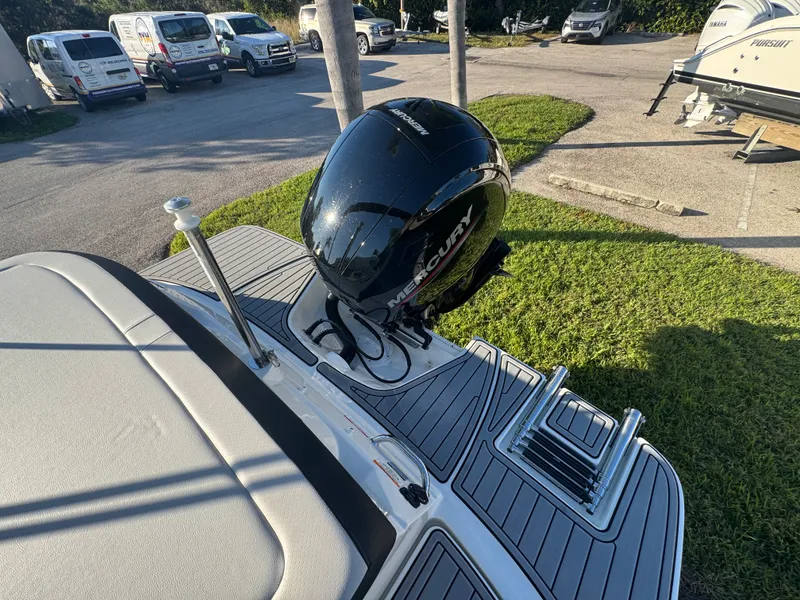 Slide: The Image of Sea Ray SPX 190 OUTBOARD 2021 - 7