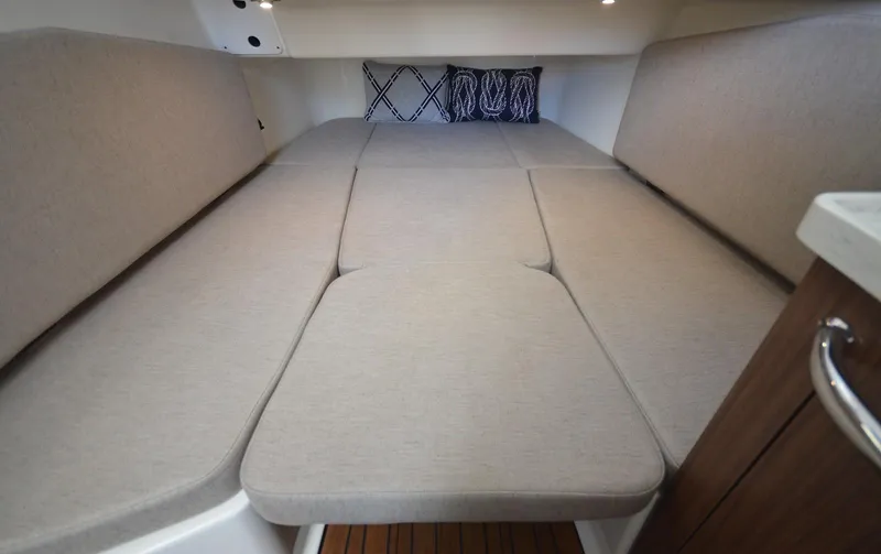 Slide: The Image of Boston Whaler 380 Outrage 2026 - 12