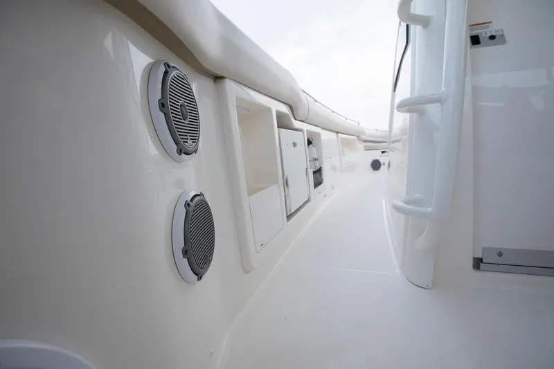 Slide: The Image of Boston Whaler 380 Outrage 2026 - 15