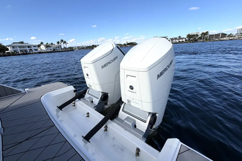 Slide: The Image of Sea Ray SLX 400 Outboard 2026 - 10