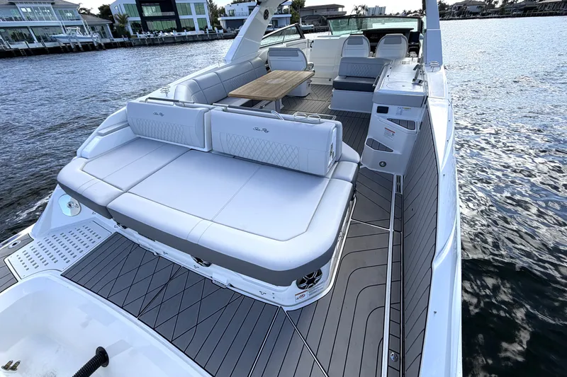 Slide: The Image of Sea Ray SLX 400 Outboard 2026 - 12