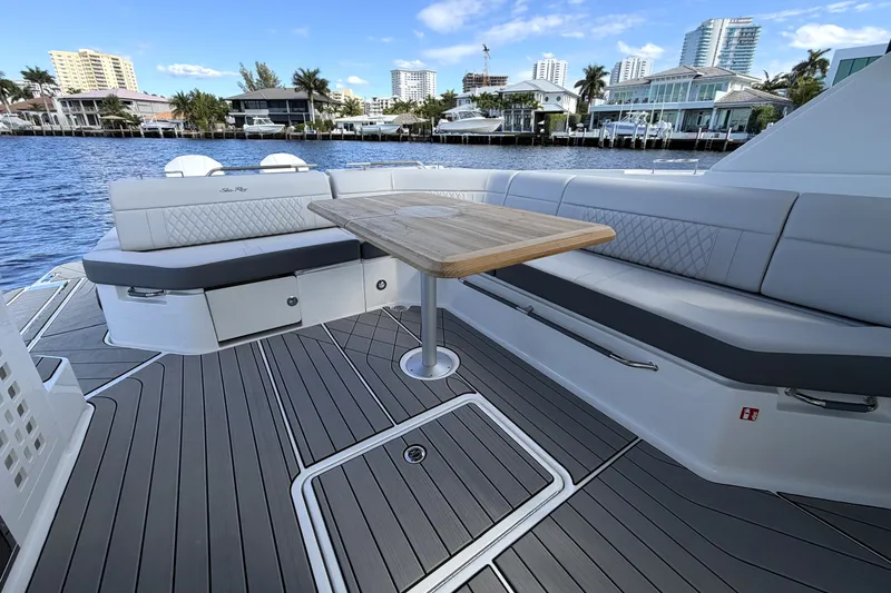 Slide: The Image of Sea Ray SLX 400 Outboard 2026 - 20