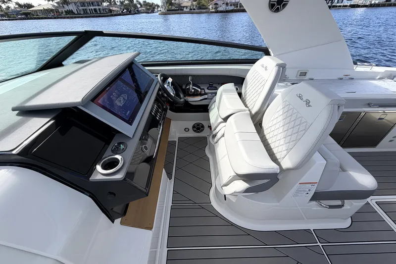 Slide: The Image of Sea Ray SLX 400 Outboard 2026 - 26