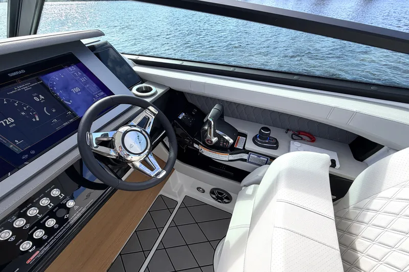 Slide: The Image of Sea Ray SLX 400 Outboard 2026 - 27