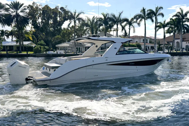 Slide: The Image of Sea Ray SLX 400 Outboard 2026 - 3