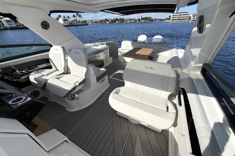 Slide: The Image of Sea Ray SLX 400 Outboard 2026 - 30