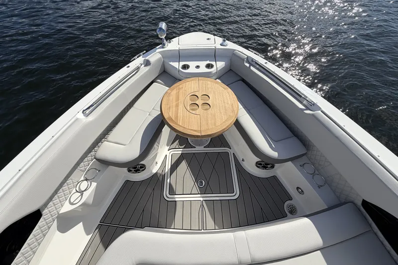 Slide: The Image of Sea Ray SLX 400 Outboard 2026 - 34