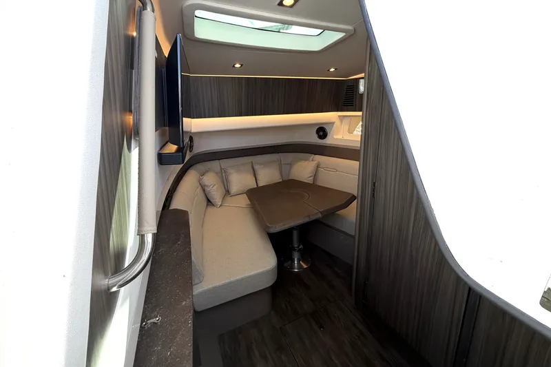 Slide: The Image of Sea Ray SLX 400 Outboard 2026 - 40