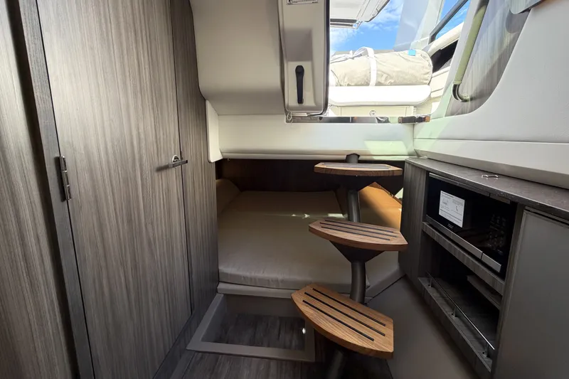 Slide: The Image of Sea Ray SLX 400 Outboard 2026 - 47