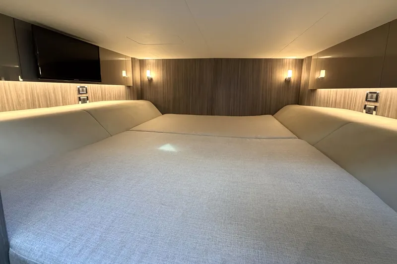 Slide: The Image of Sea Ray SLX 400 Outboard 2026 - 48